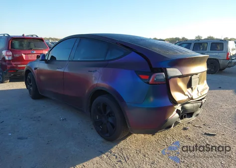 2024 Tesla Model Y Long Range Dual Motor All-Wheel Drive из США, поврежденный, VIN 7SAYGDEE8RA232743